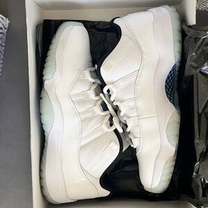 Men’s Nike Air Jordan 11 Low Legend Blue color way UNC size 9